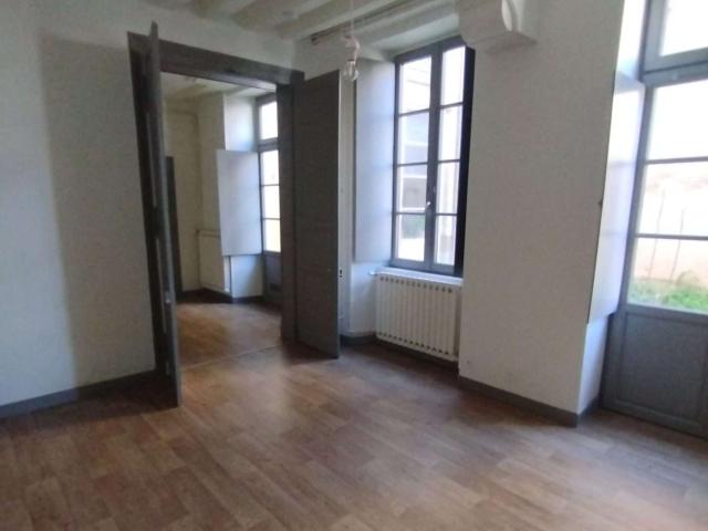 Location appartement 2 pièces Laval Le Tertre 53