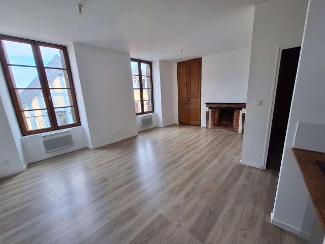Location appartement 2 pièces Laval Centre Ville Préfecture 53