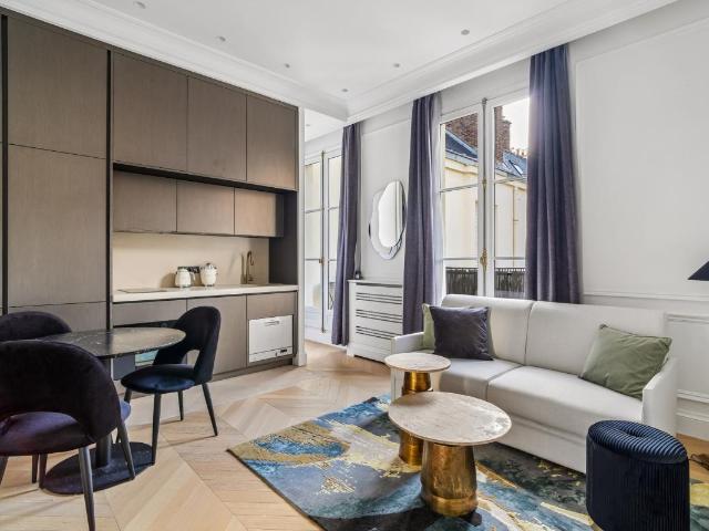Location Appartement 2 pièces Meublé 40m² PARIS 8ème