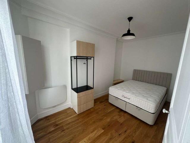Location appartement 2 pièces Paris 18e 75