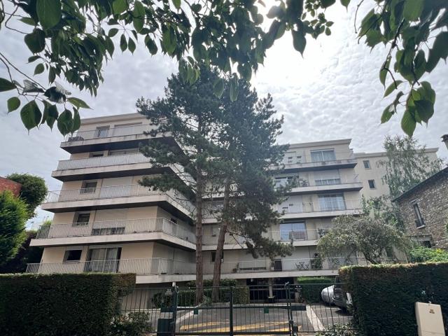 location appartement 2 pièces, proche gare d'enghien, avec terrasse privative