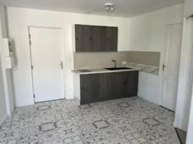 location appartement 2 pièces rénové de 29.5 m2 habitables à