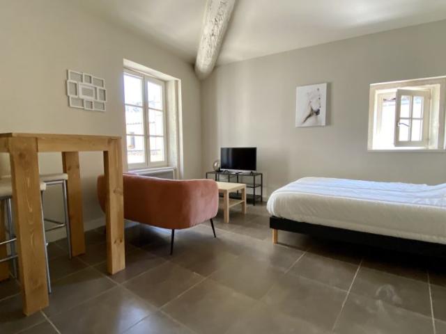Location appartement 33.66 m², Nimes 30000 Gard