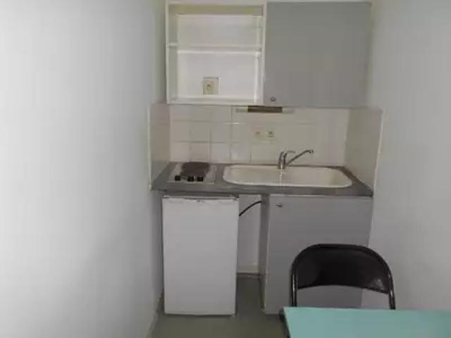 location appartement, 30.23 m² au dernier étage