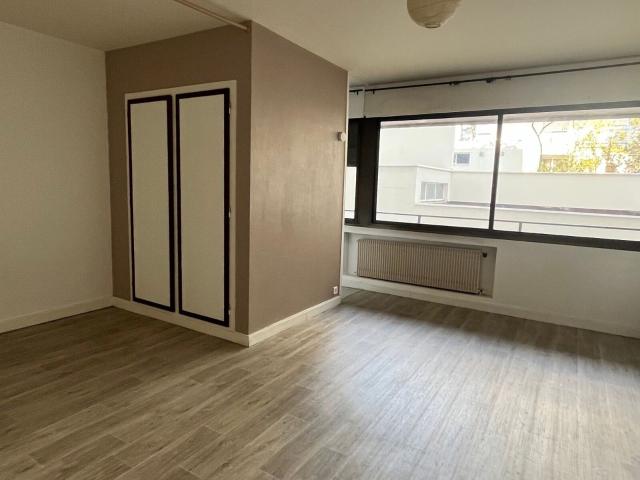 Location appartement, 32 m² T 1 à Pau, 525 €