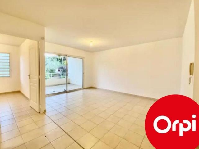 Location Appartement 37.45m² 2 pièces Fort de france