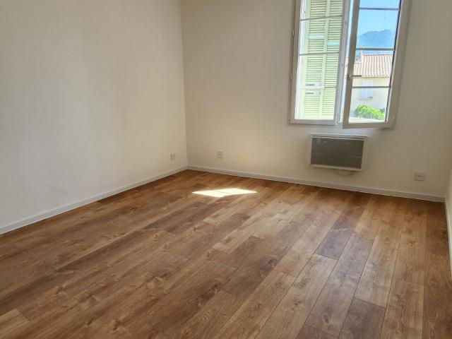Location appartement, 35.84 m² T 2 à Toulon, 650 €