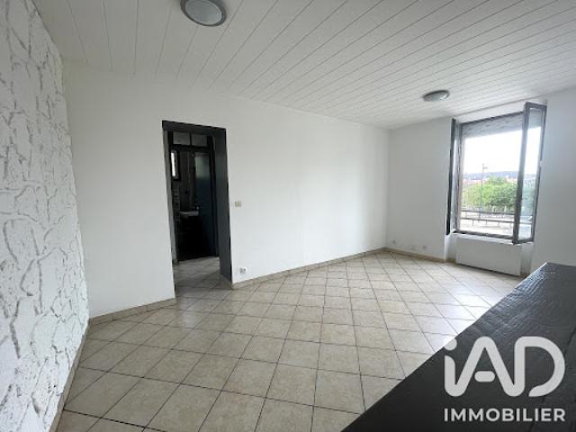 Location Appartement 3 pièces 40 m2 Corbeil Essonnes