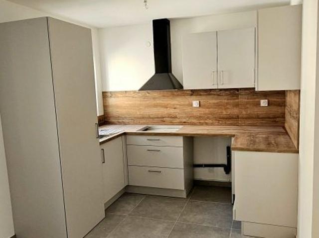 Location Appartement 3 pièces 47m² GONFARON 83590