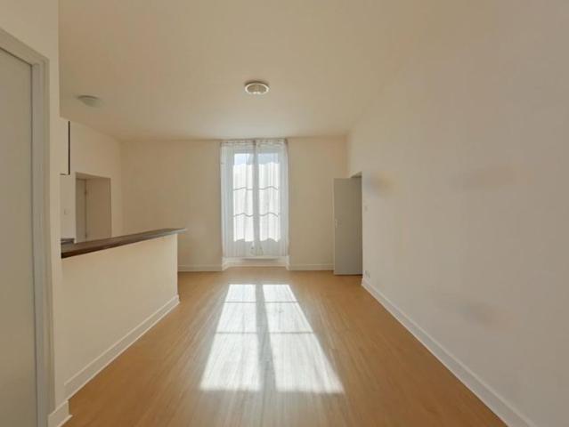 Location Appartement 3 pièces 47m² SCORBE CLAIRVAUX 86140