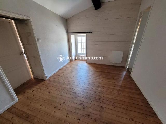 Location Appartement 3 pièces 45 m2 à Saint Jean d'Angély