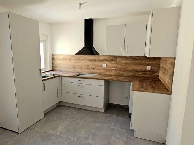 Location Appartement 3 pièces 46m² GONFARON 83590