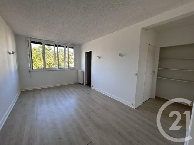 Location Appartement 3 pièces 49m² AVON 77210