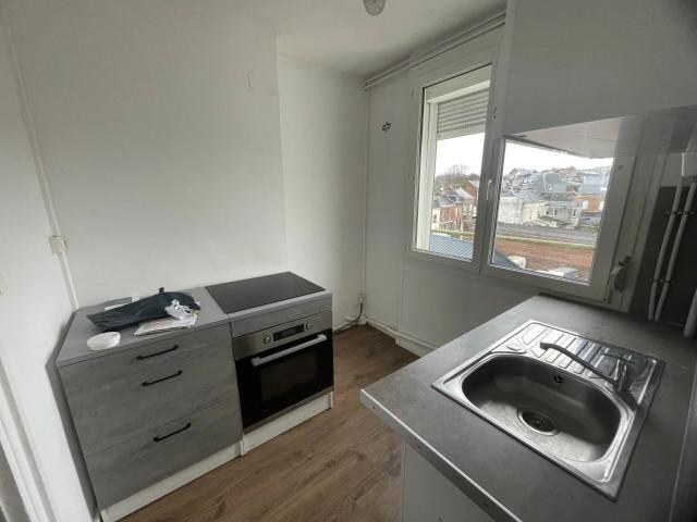 Louer appartement de 3 pièces 53 m² 400 € à Saint Quentin 02100: une annonce Arthurimmo.com