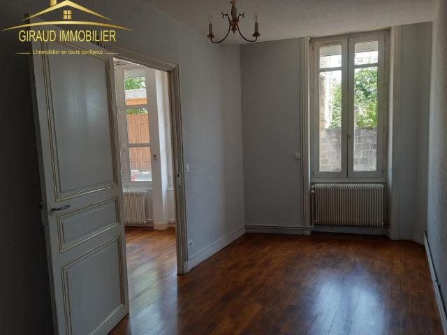 Location Appartement 3 pièces 53m² CHARLIEU 42190