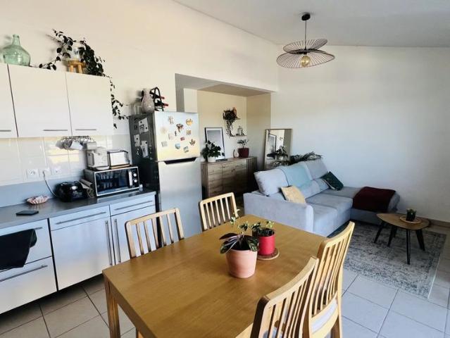 Location Appartement 3 pièces 53m² VENELLES 13770
