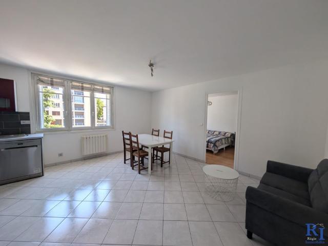 Location Appartement 3 pièces 51m² ST MARTIN D HERES 38400