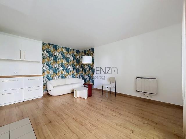 Location Appartement 3 pièces 52m² PARIS 18ème