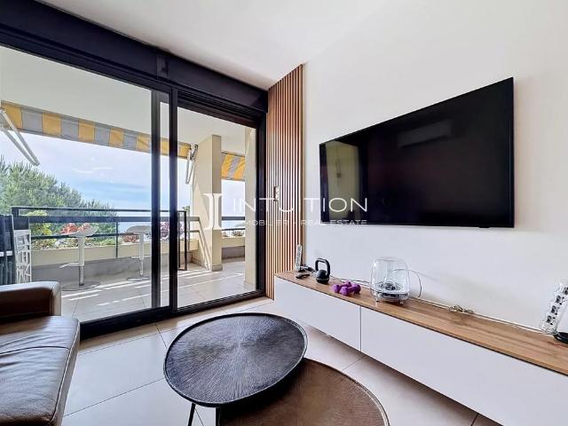 Location Appartement 3 pièces 57m² CANNES 06400