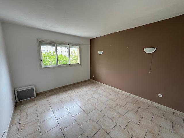 Location Appartement 3 pièces 59 m2 Saint Maximin la Sainte Baume