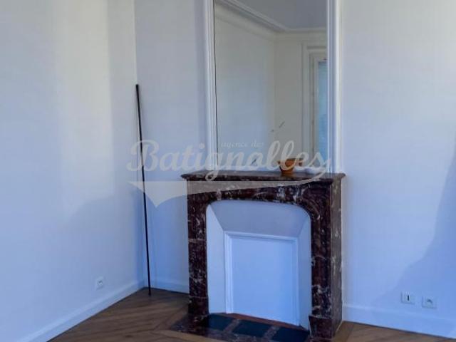Location Appartement 3 pièces 54m² PARIS 18ème