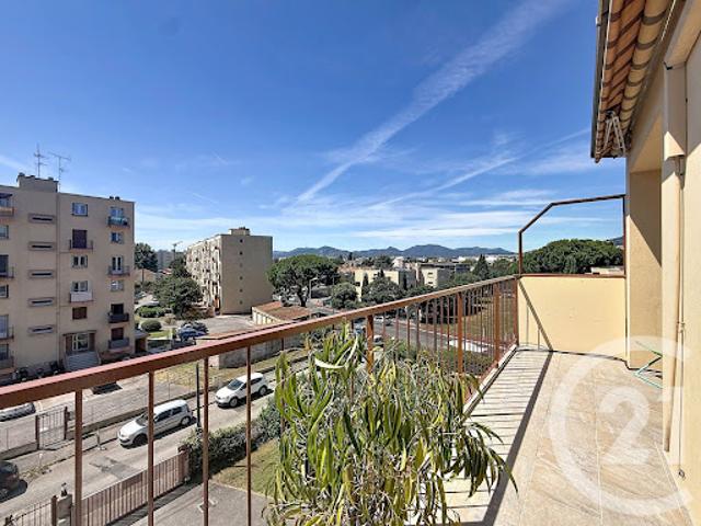 Location Appartement 3 pièces 55.24 m2 Cannes la bocca