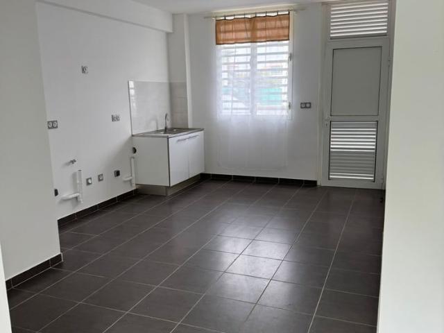 Location Appartement 3 pièces 56m² CAYENNE 97300
