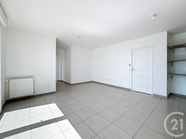Location Appartement 3 pièces 56m² VAUX LE PENIL 77000