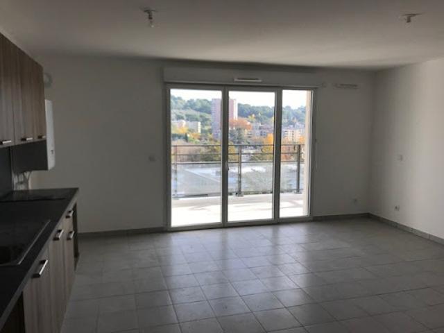 Location Appartement 3 pièces 63.14 m2 Cannes la bocca