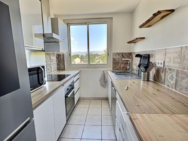 Location appartement 3 pièces, 60.59m², Marseille 12