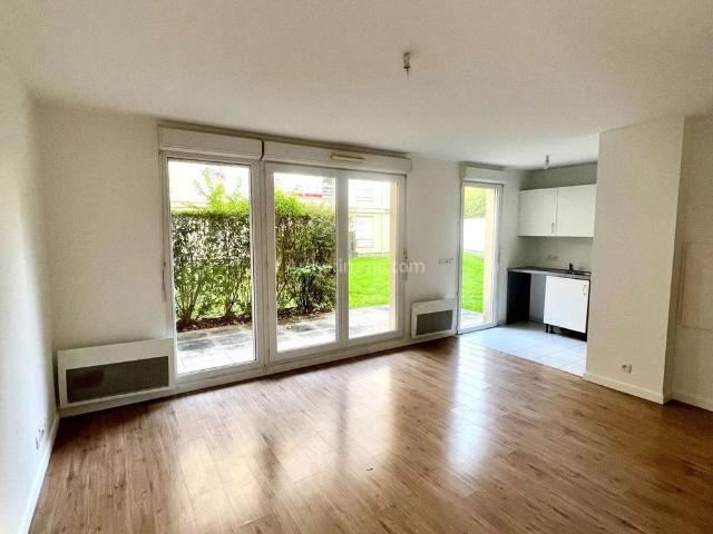 Location Appartement 3 pièces 60 m2 à Corbeil Essonnes