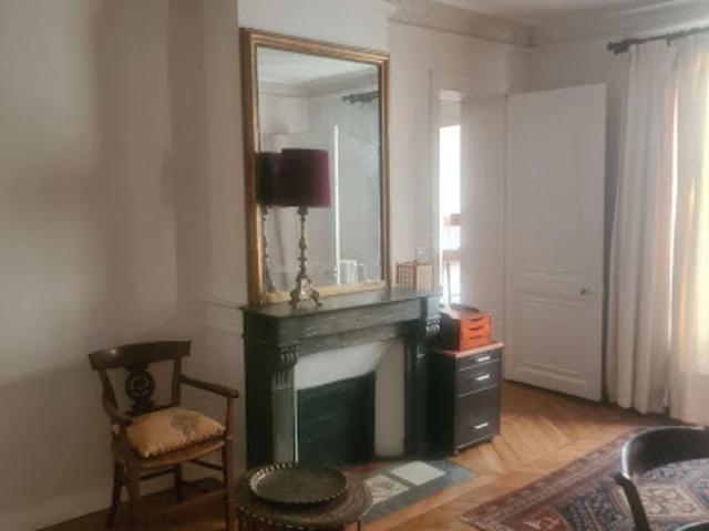Location Appartement 3 pièces 60 m2 Paris 9ème