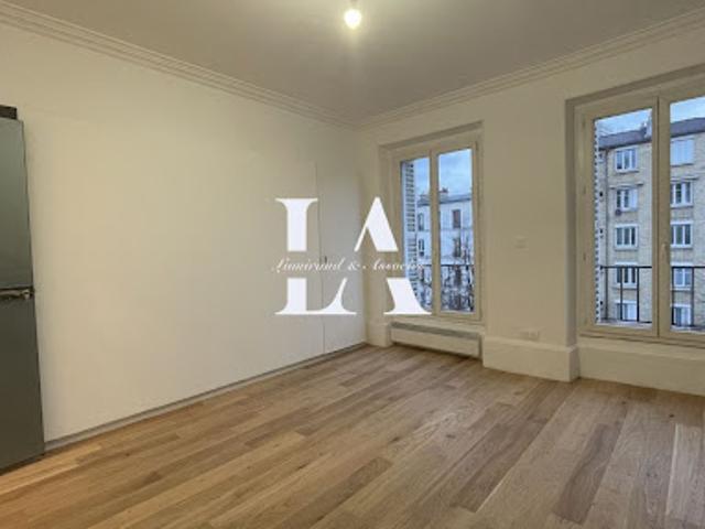 Location Appartement 3 pièces 60 m2 Paris 18ème