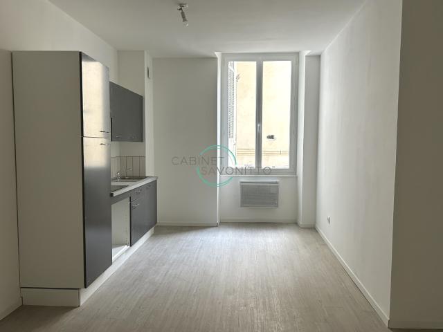 Location Appartement 3 pièces 60m² MARSEILLE 1er