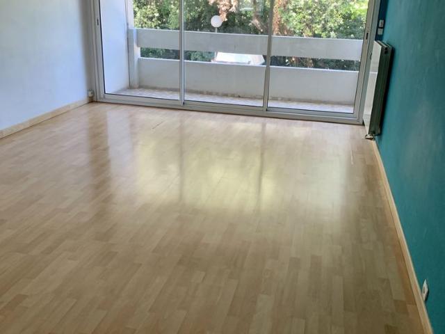Location Appartement 3 pièces 60m² MARSEILLE 8ème