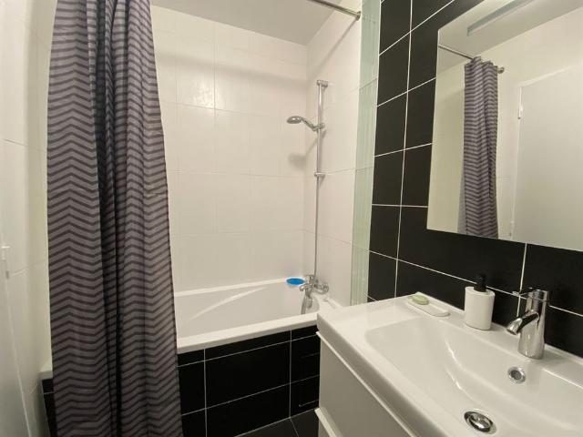 Location Appartement 3 pièces 60m² PARIS 20ème