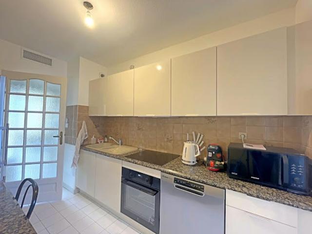 Location Appartement 3 pièces 61.77 m2 Marseille 8ème