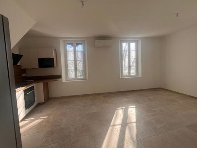 Location Appartement 3 pièces 61 m2 Riez