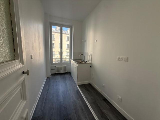 Location Appartement 3 pièces 61m² PARIS 18ème