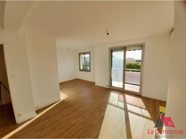Location Appartement 3 pièces 62m² MARSEILLE 9ème