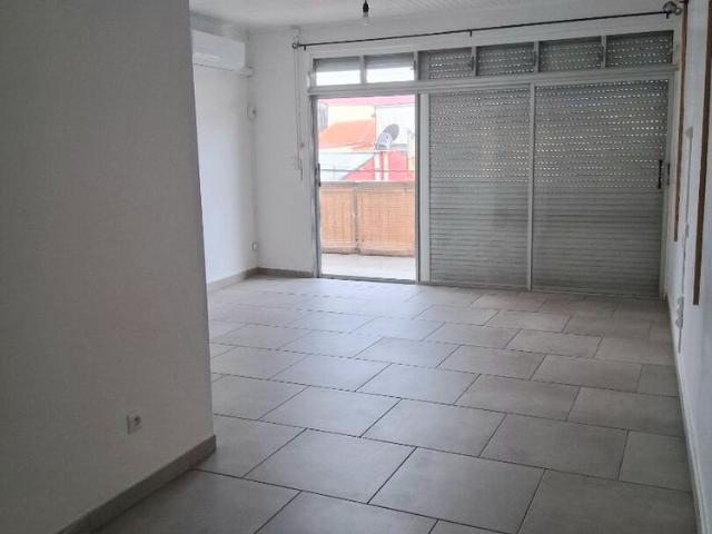 Location appartement 3 pièces, 67.79m², Saint Esprit