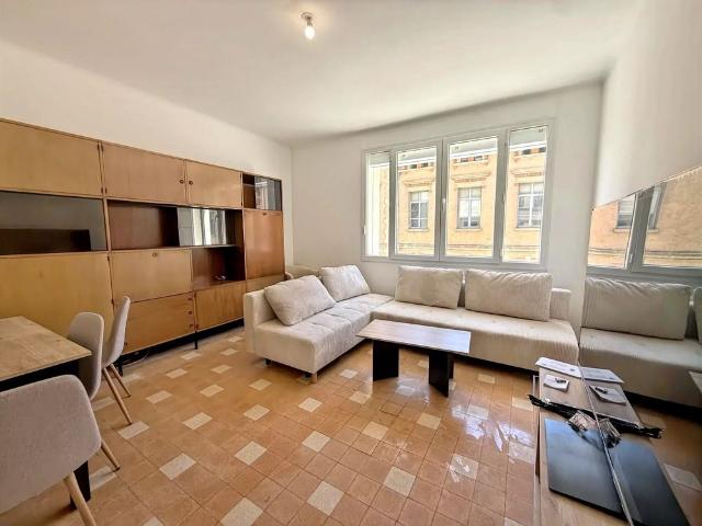 Location Appartement 3 pièces 67m² MARSEILLE 1er
