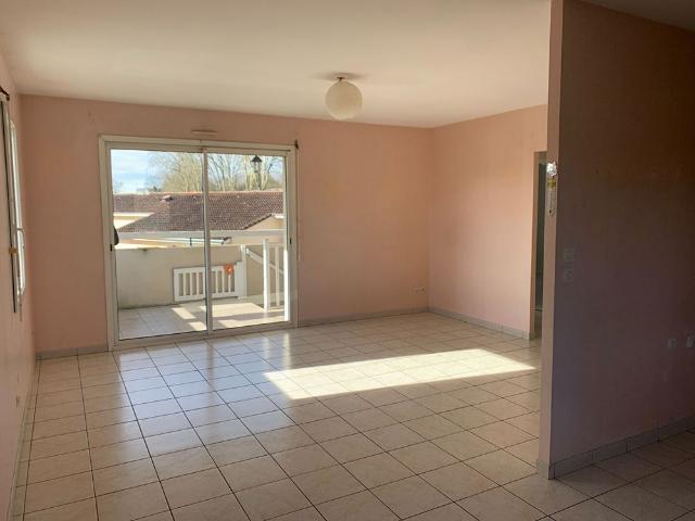 Location appartement 3 pièces, 64.00m², Jonzac