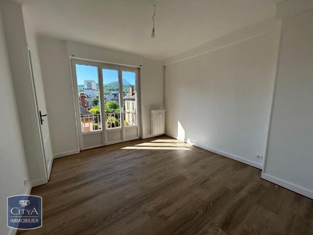 Location Appartement 3 pièces 64m² CHAMBERY 73000