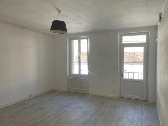Location Appartement 3 pièces 64m² FONTENAY LE COMTE 85200