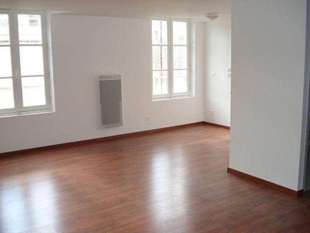 Location Appartement 3 pièces 64m² FONTENAY LE COMTE 85200
