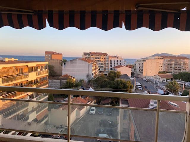 Location Appartement 3 pièces 65 m2 Cannes la bocca