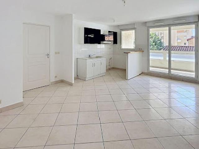 Location Appartement 3 pièces 65 m2 Marseille 10ème