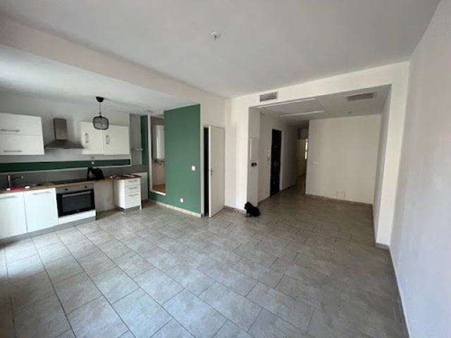 Location Appartement 3 pièces 65 m2 Marseille 1er