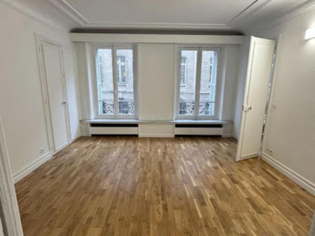 Location Appartement 3 pièces 65 m2 Paris 8ème
